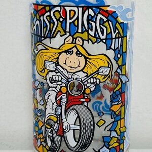 VNTG THE GREAT MUPPET CAPER MISS PIGGY ON MOTORCYCLE McDonalds Glass 1981 Henson